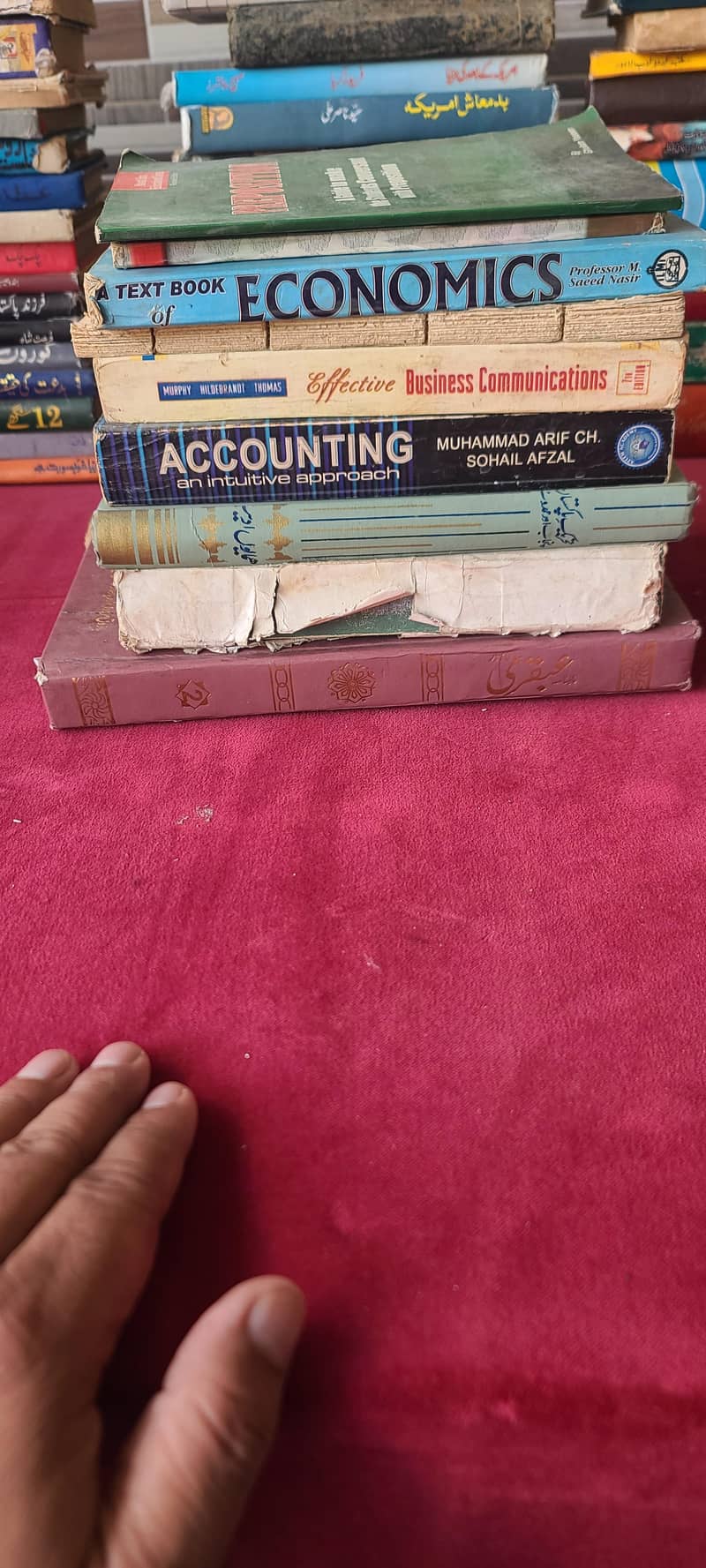 اپنی زاتی کولیکشن کی کتابیں سیل کرنی ہیں۔ 18