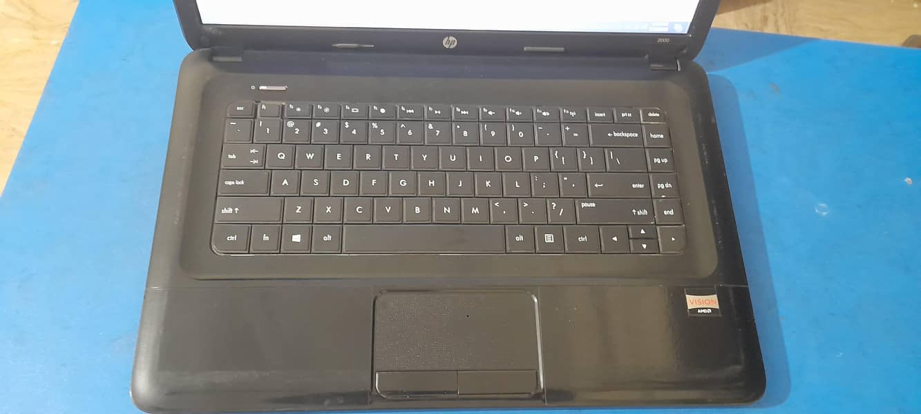 HP 2000 AMD E-300 1