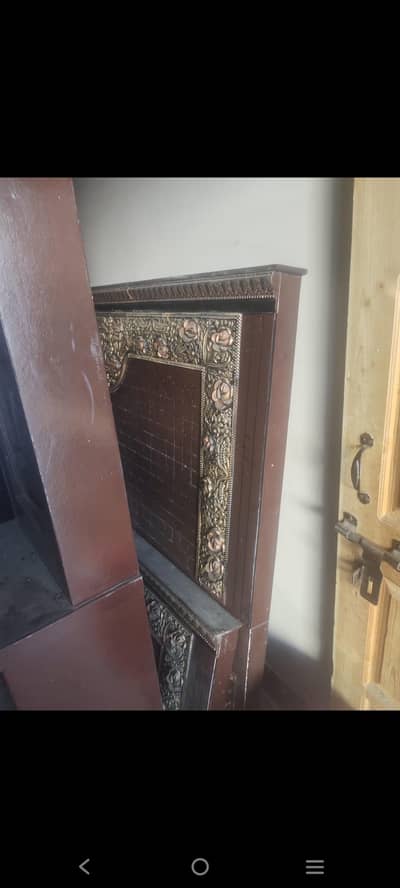 bed set in 9/10 condition with 2 side tables and dressing table.