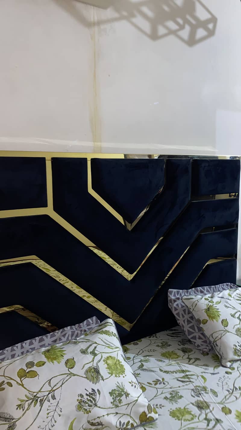 bed set with dressing or side table 1