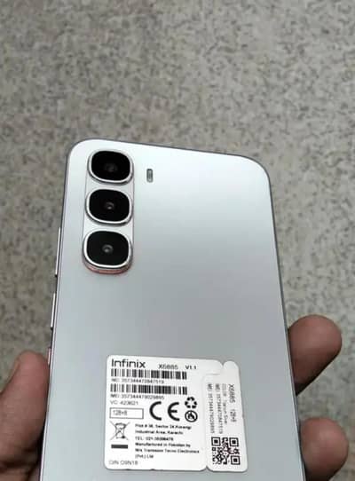 INFINIX HOT 60 PRO. . 8/128GB. WITH BOX AND CHARGER