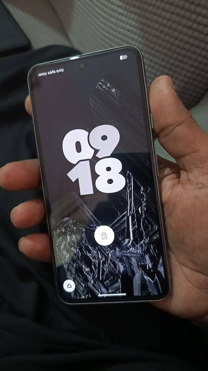 Google Pixel 8 4