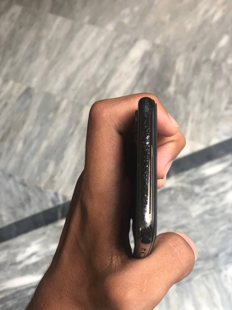 Apple iPhone X 4