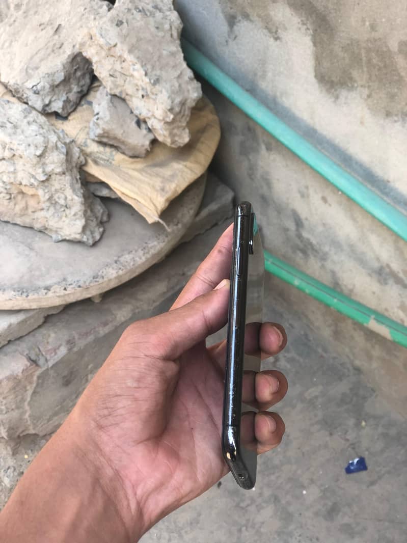 Apple iPhone X 5
