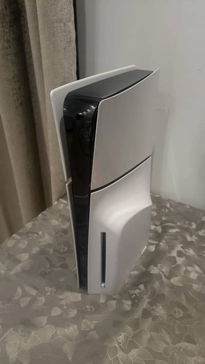 Ps5 slim disc uk with 2 controller+4 games