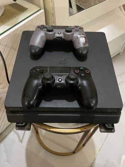 Ps4 slim with 2 controllers