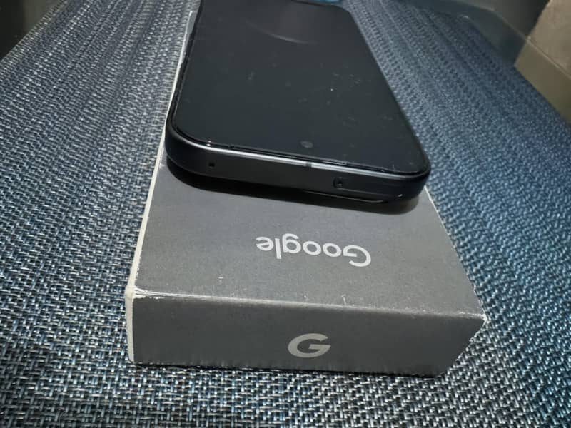Google Pixel 10 4