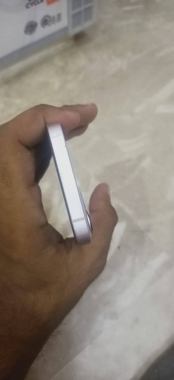 Apple iPhone 13 2