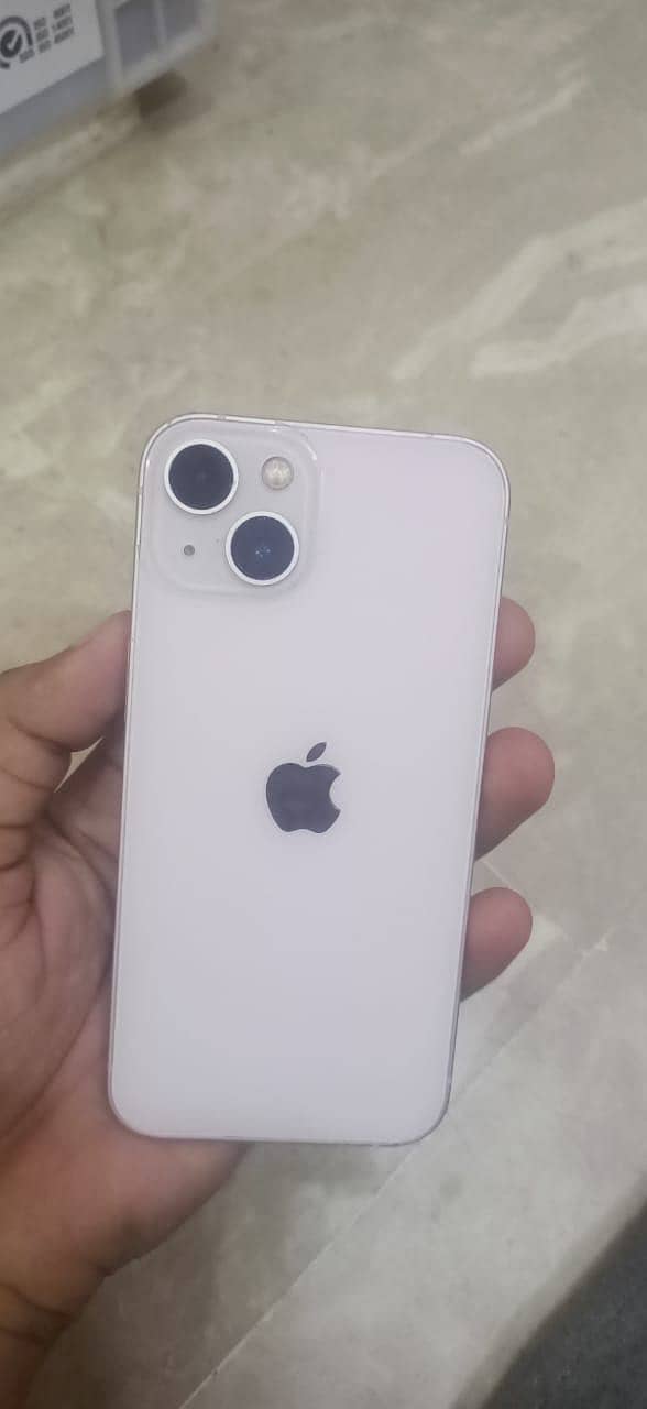 Apple iPhone 13 4