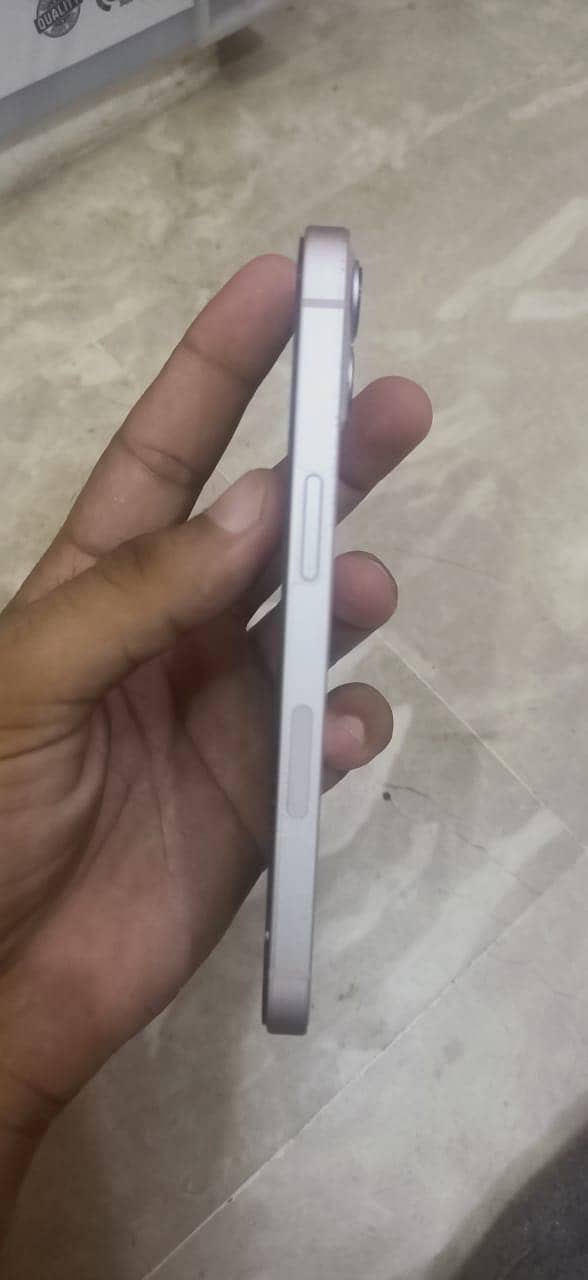 Apple iPhone 13 5