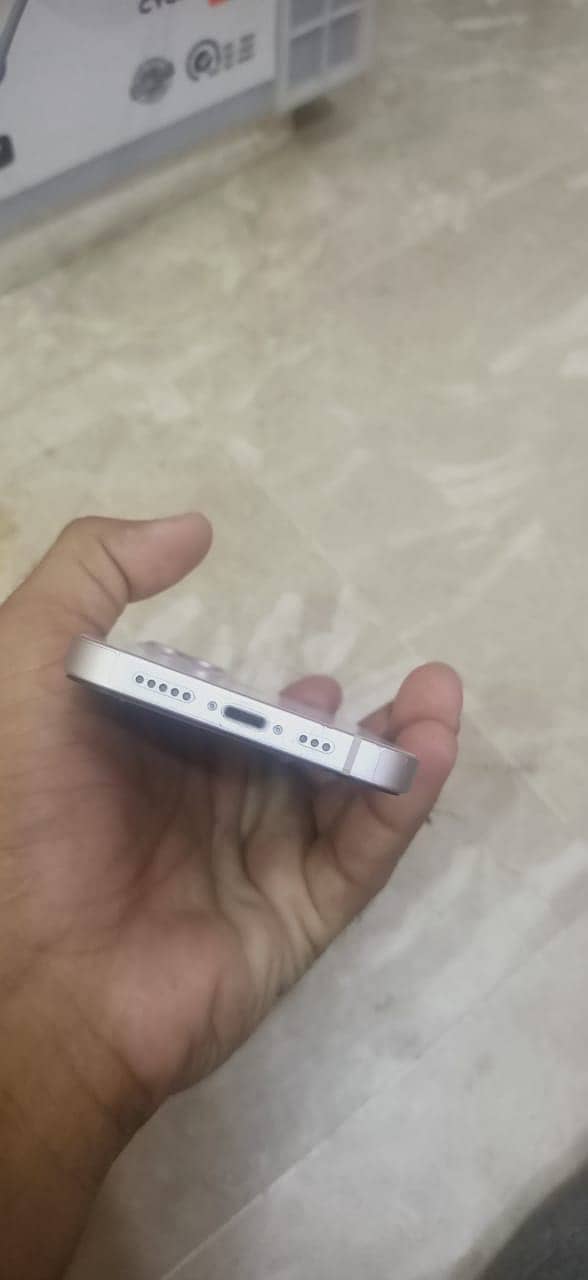 Apple iPhone 13 6
