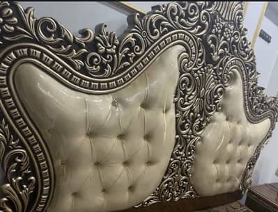 King size bed in new condition with in 10/10 quality