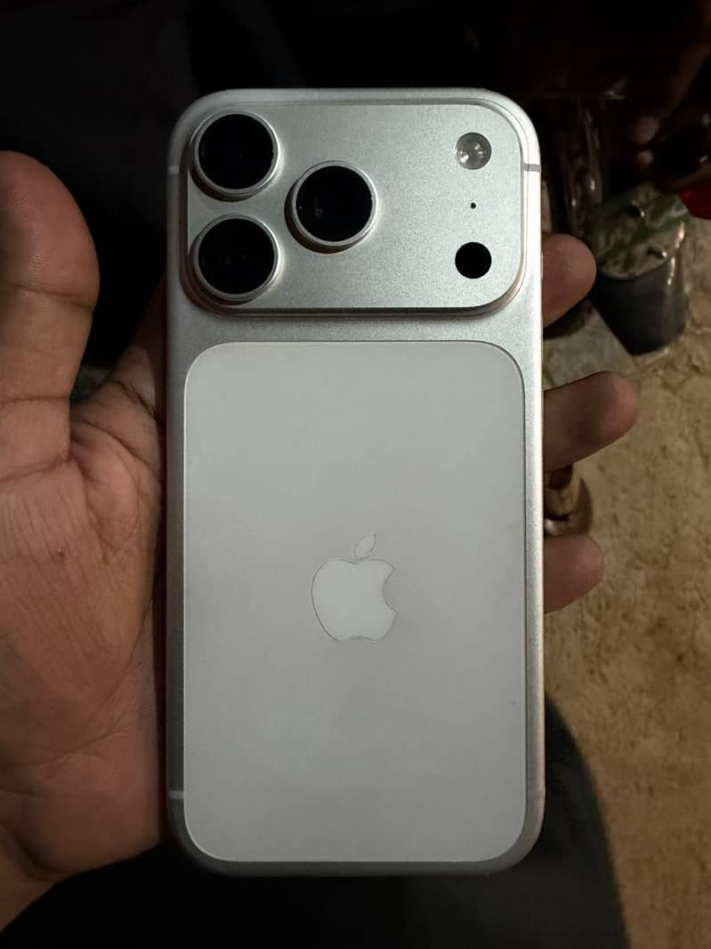 Apple iPhone 17 Pro 0