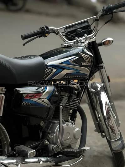 HONDA CG 125 2025– Black BEAUTY