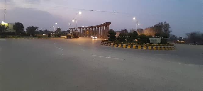 Prime Location Residential Plot Sized 10 Marla Available In New Lahore City phase 3 black B 40 ft road all paid prime location