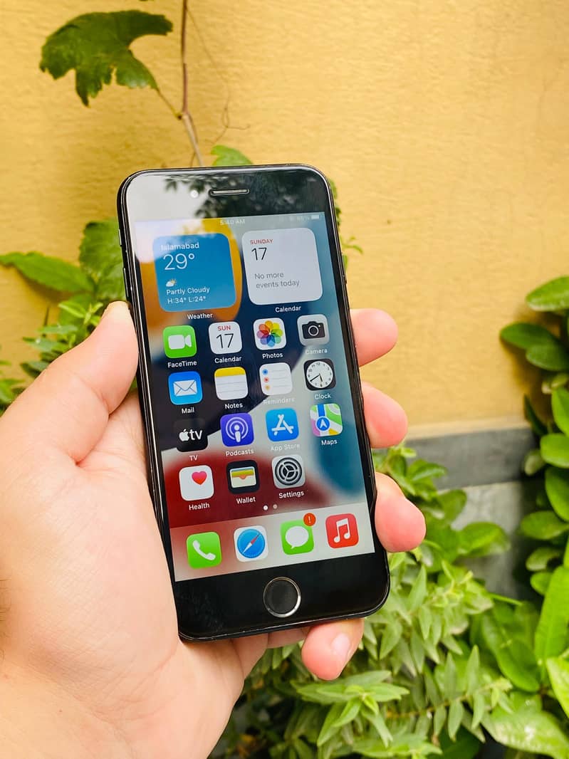 Apple iPhone 7 1