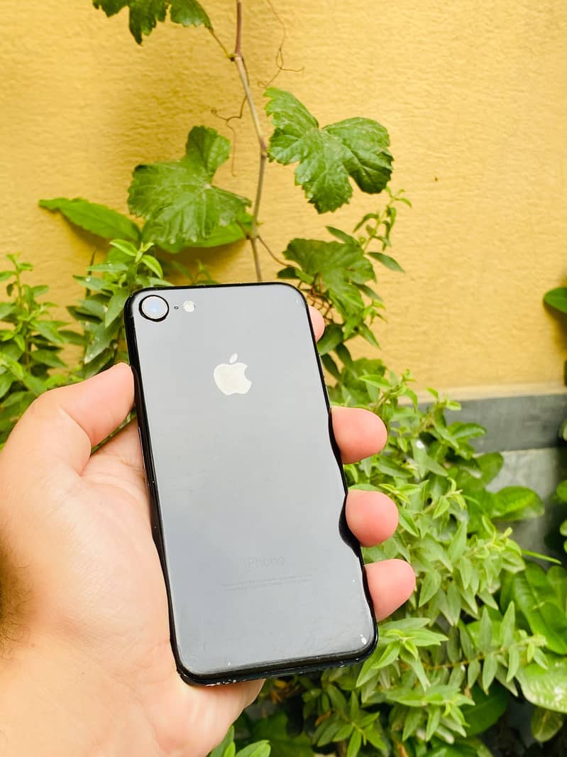 Apple iPhone 7 2