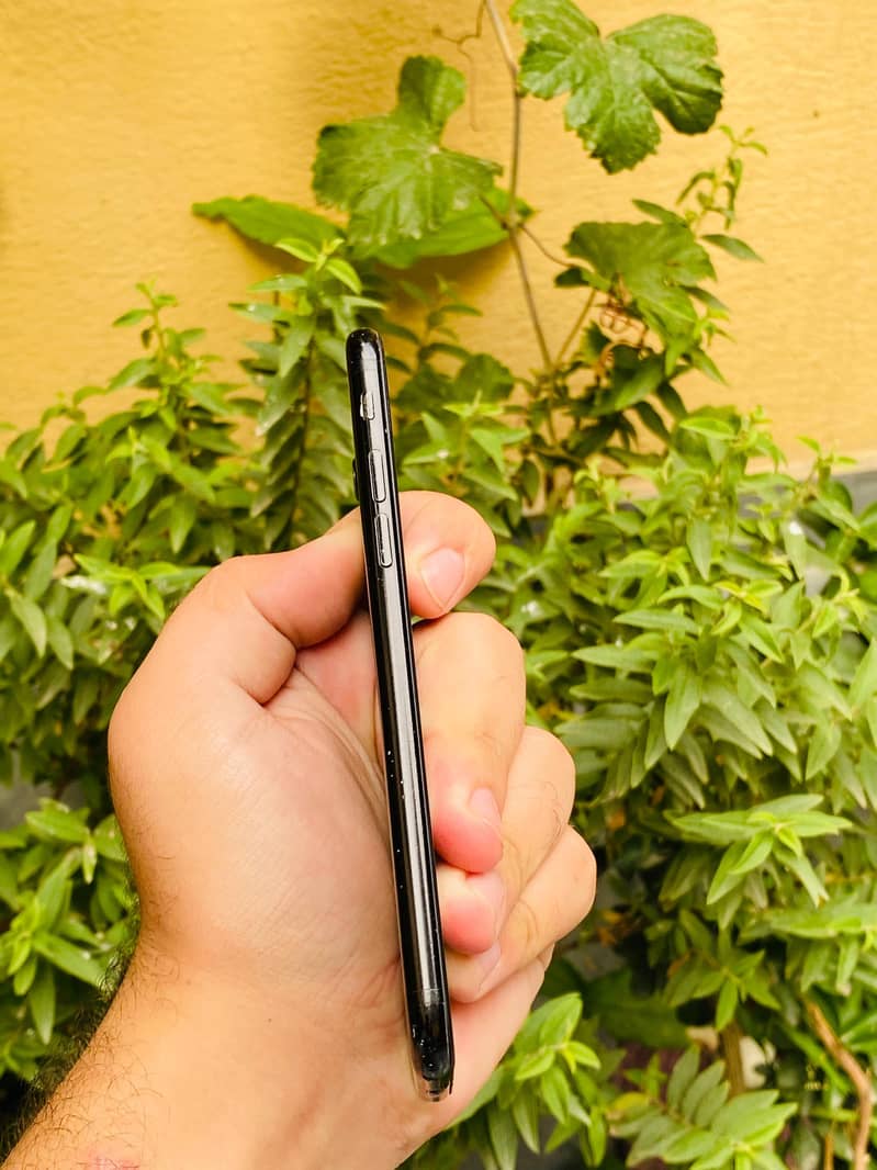 Apple iPhone 7 3