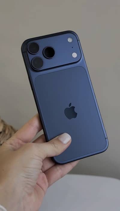 iPhone 17 Pro Max JV