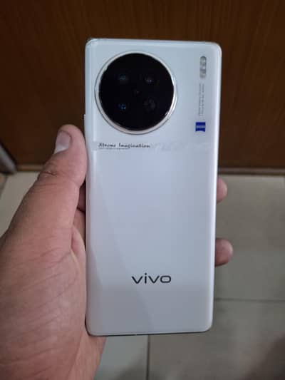 Vivo X90s