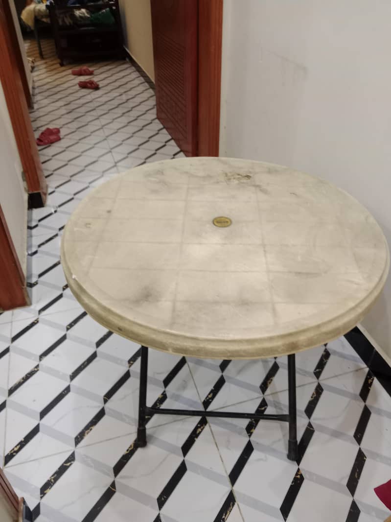 round table 0