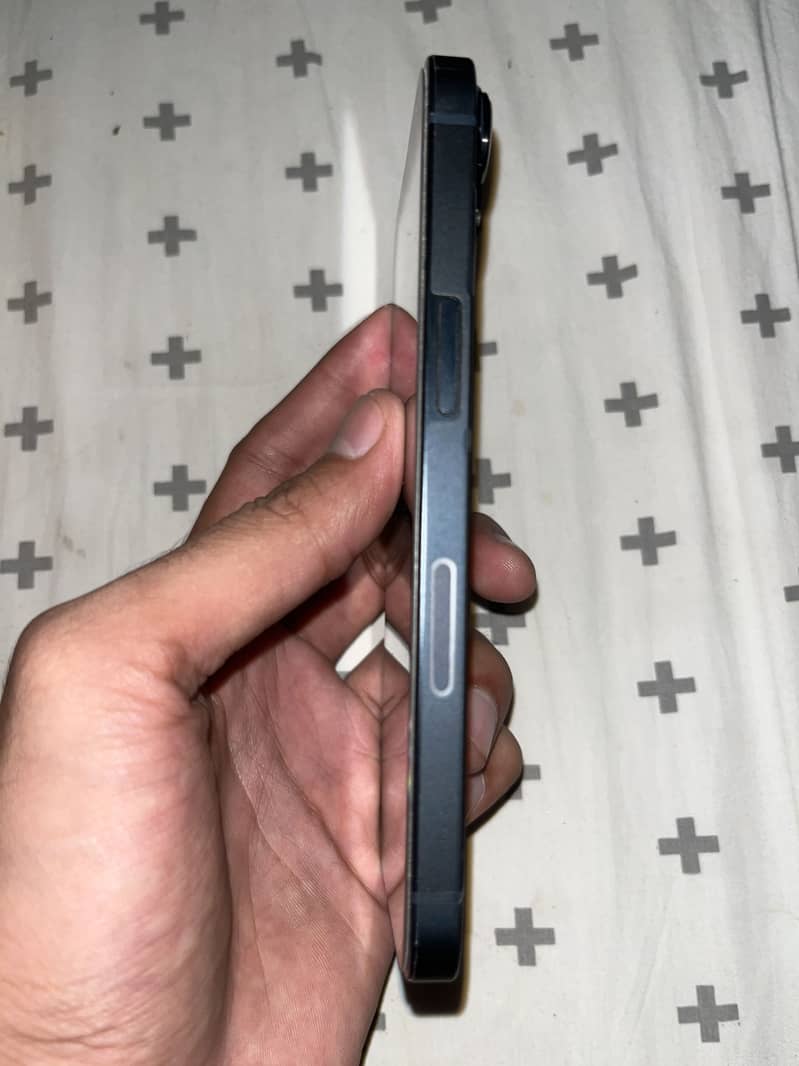 Apple iPhone 13 2