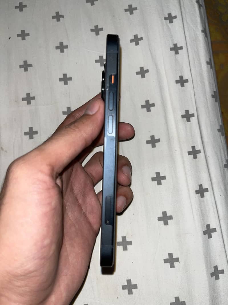 Apple iPhone 13 3