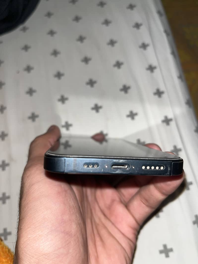 Apple iPhone 13 4