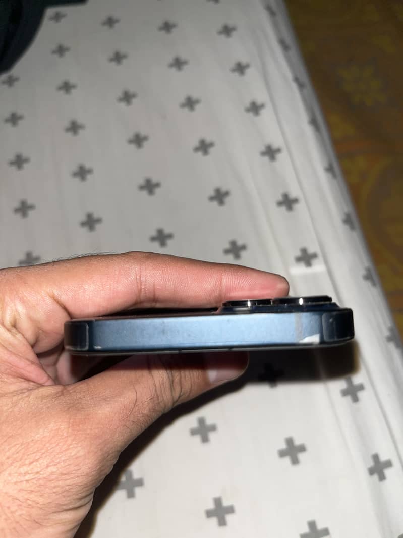 Apple iPhone 13 5
