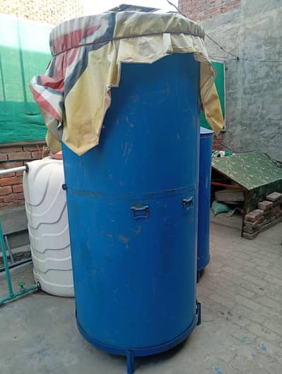 Heavy Weight Grain Bin available for sale full size with stand free