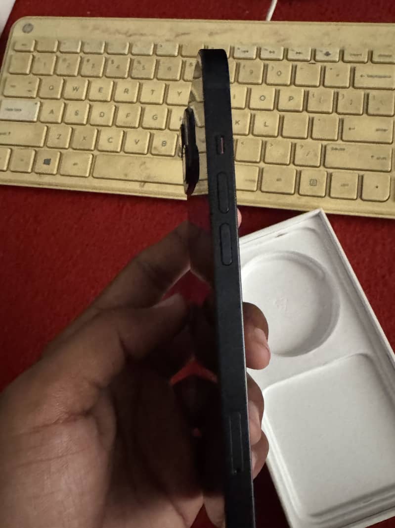 Apple iPhone 13 7