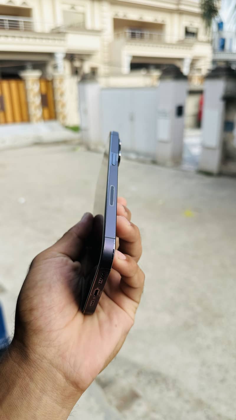 iPhone 14 Pro Max 4