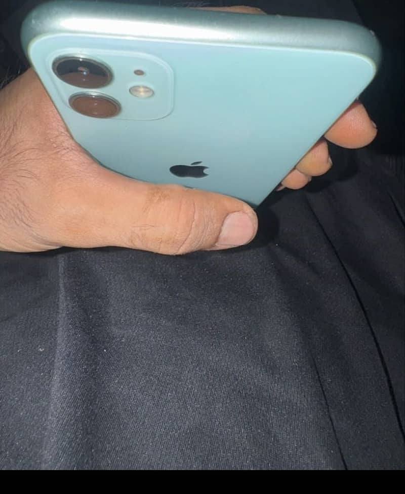 Apple iPhone 11 3