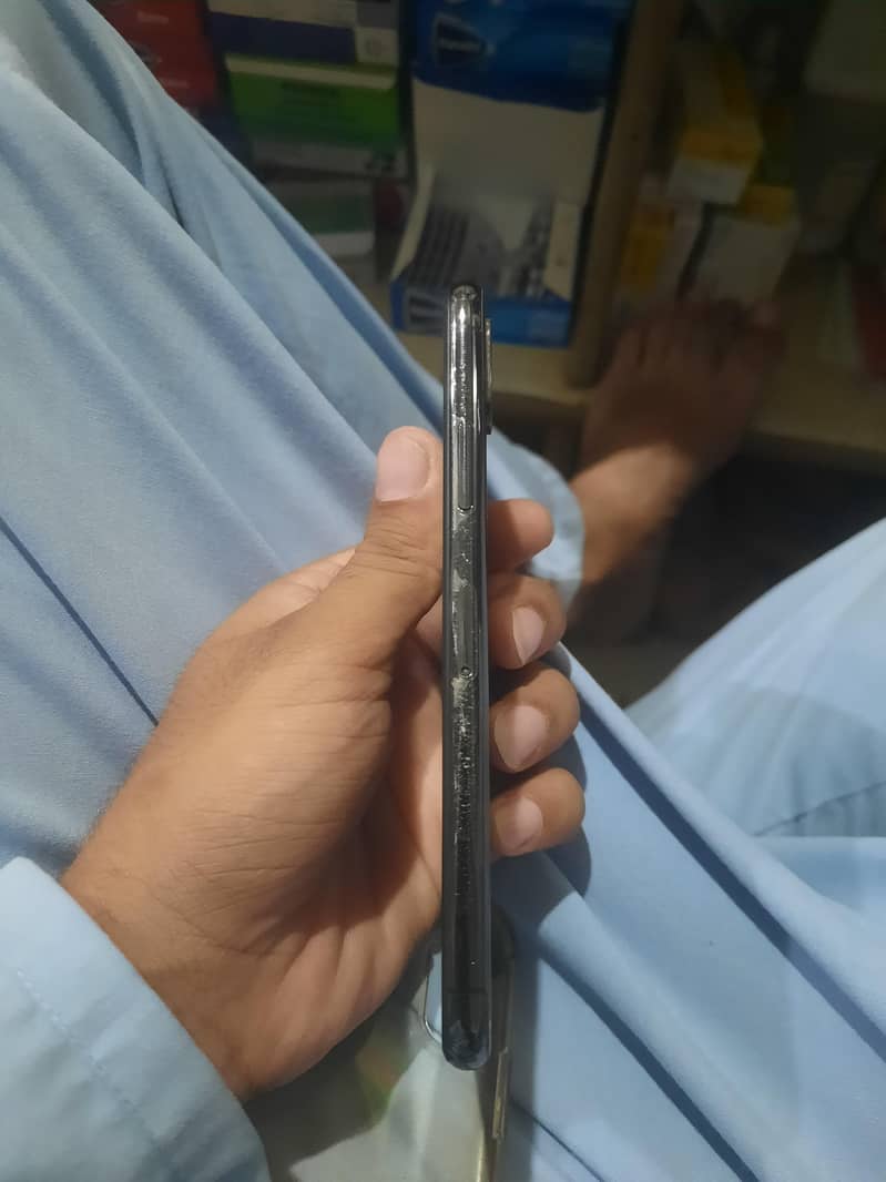 Apple iPhone X 4