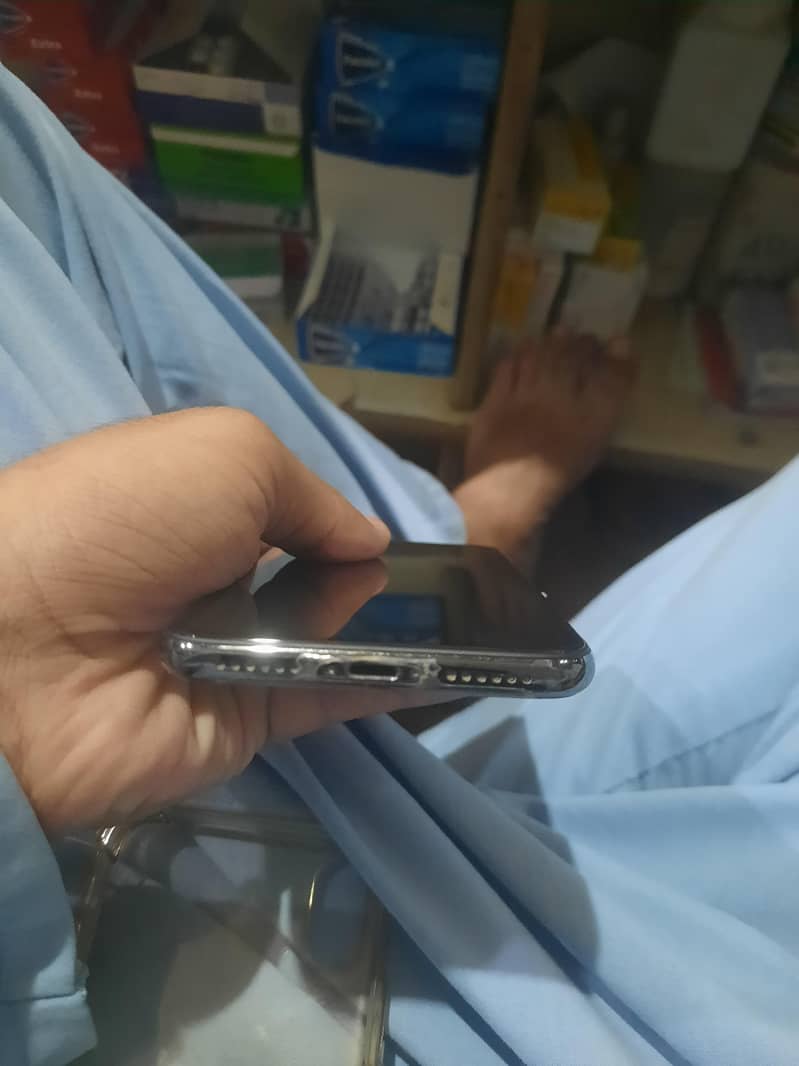 Apple iPhone X 6