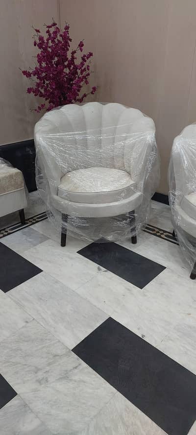 7 seater Sofa set brand new condition never used unique look