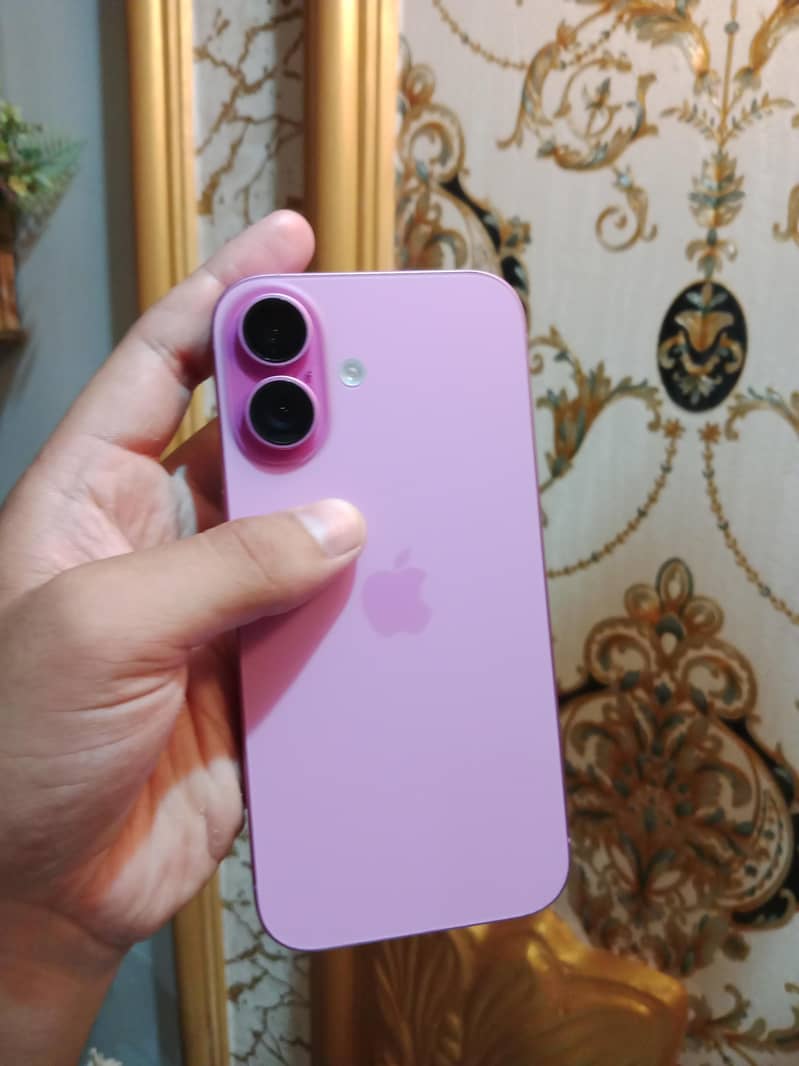 Apple iPhone 16 2