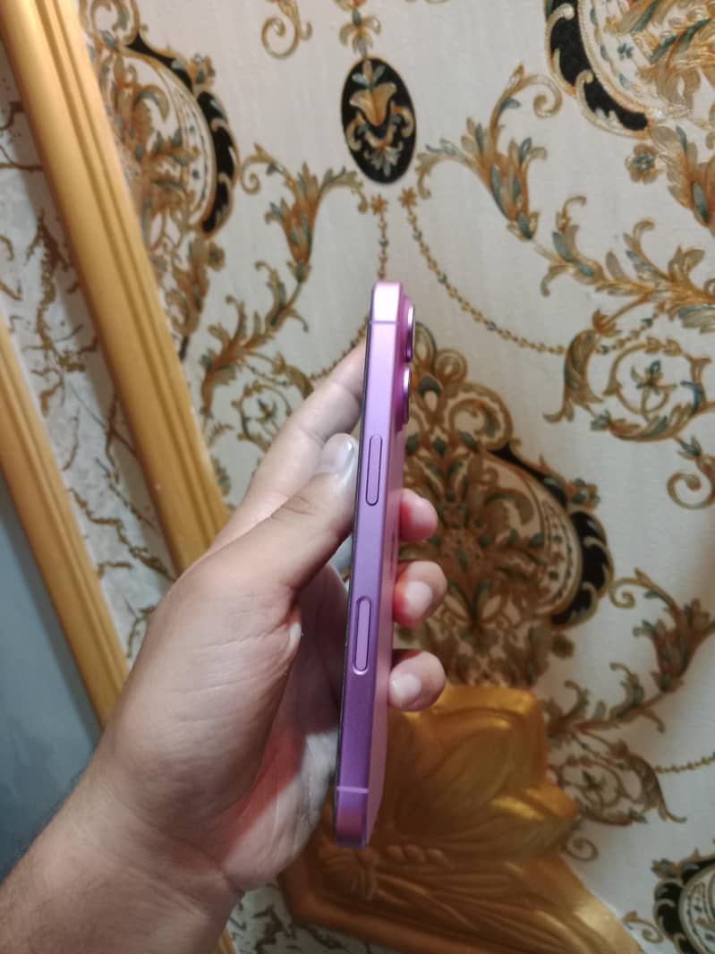 Apple iPhone 16 4