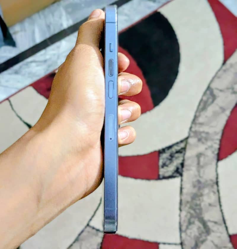 Apple iPhone 13 Pro 2