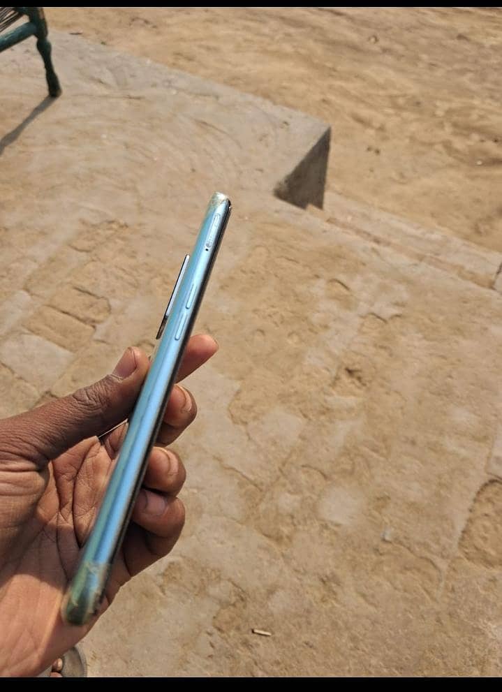 OPPO A76 1
