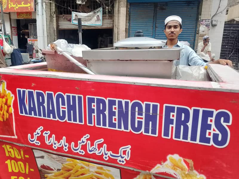 ریڑھی پر کام کرنے والا ملازمین چاھیے ہے چیپس سموسہ بن کباب بنانے کا م 2