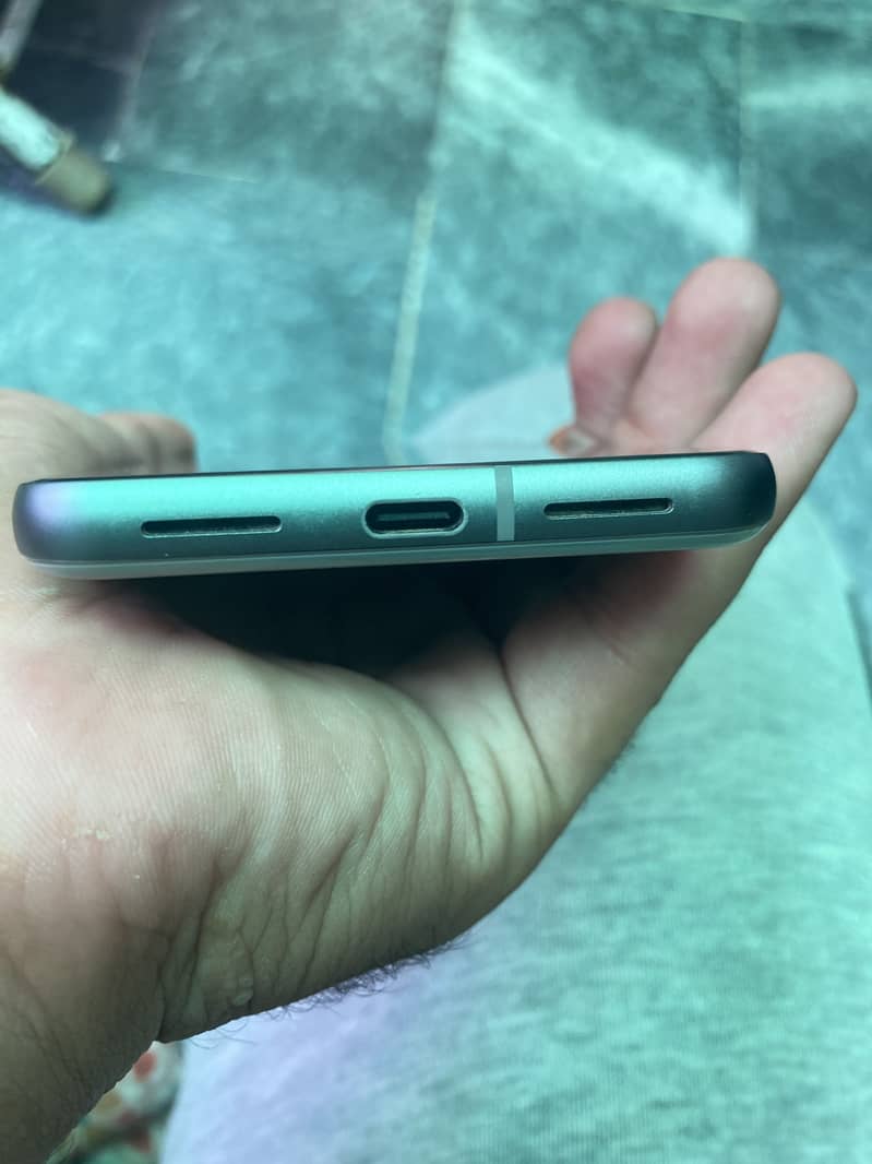 Google Pixel 8 4