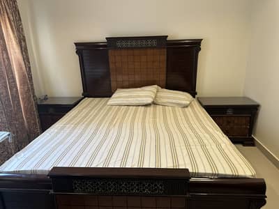 Wooden Bed in Pristine Condition with Two Side Tables