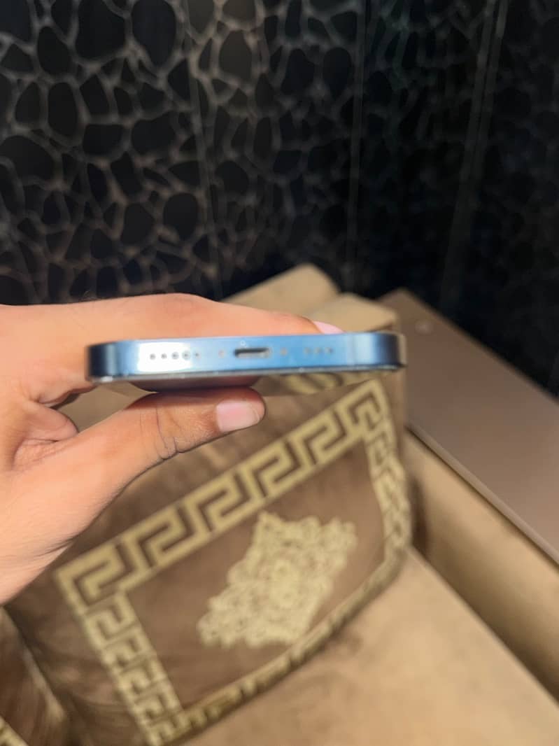 Apple iPhone 13 1