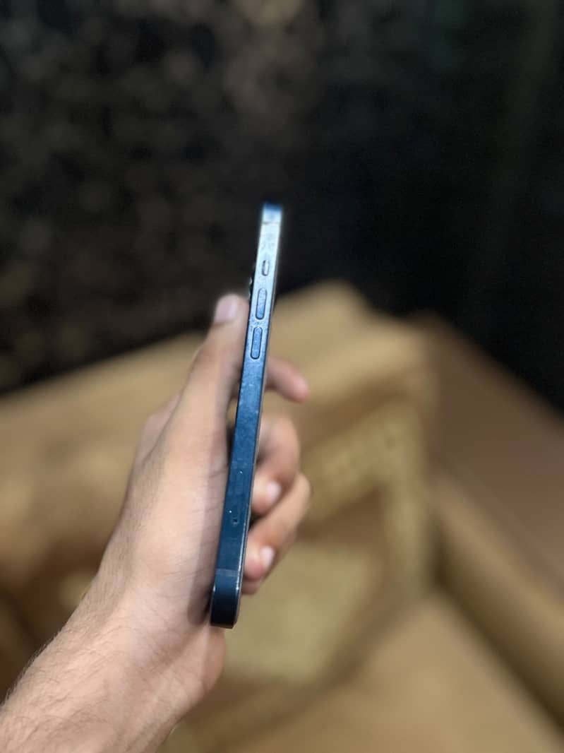 Apple iPhone 13 4