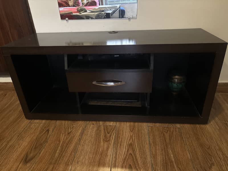 TV shelf 0