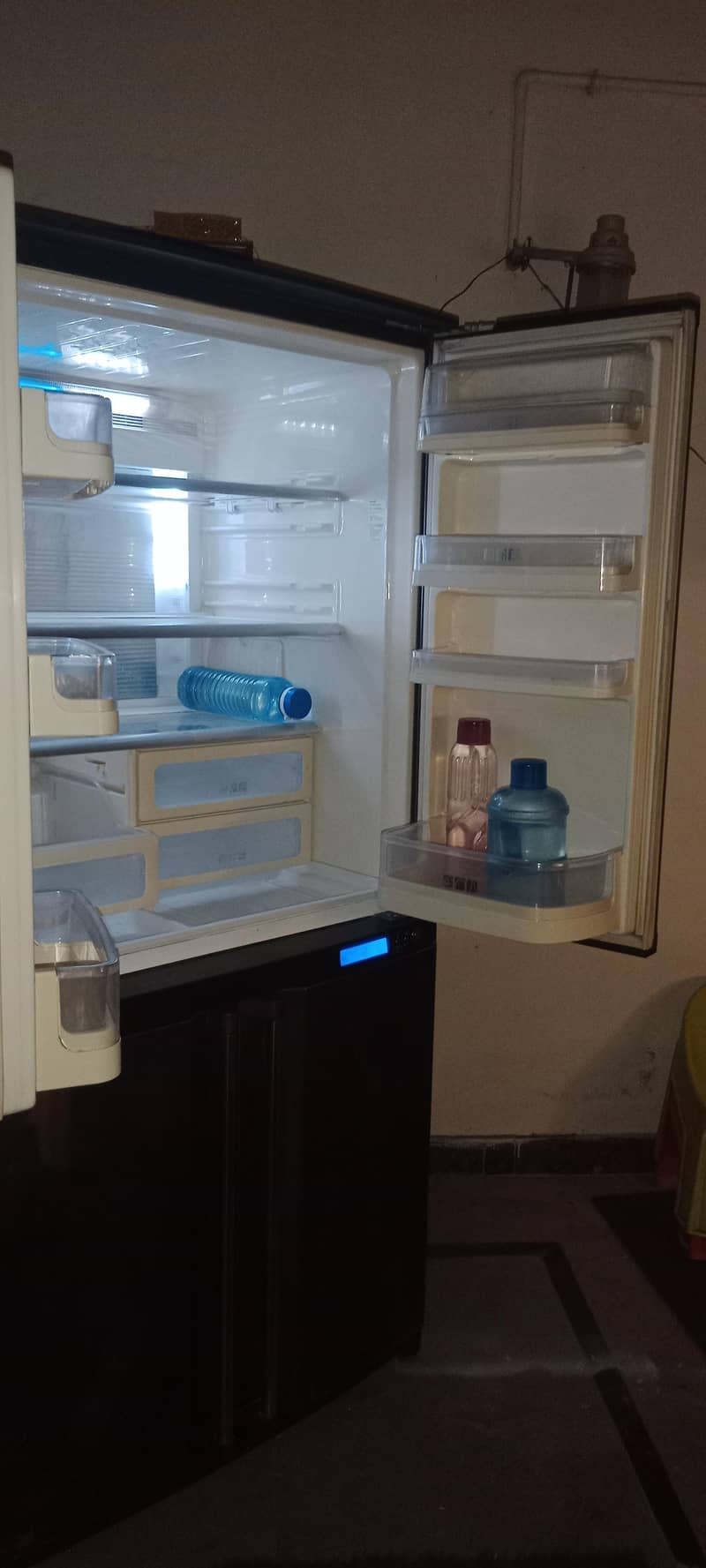 Sharp fridge 4 door 6