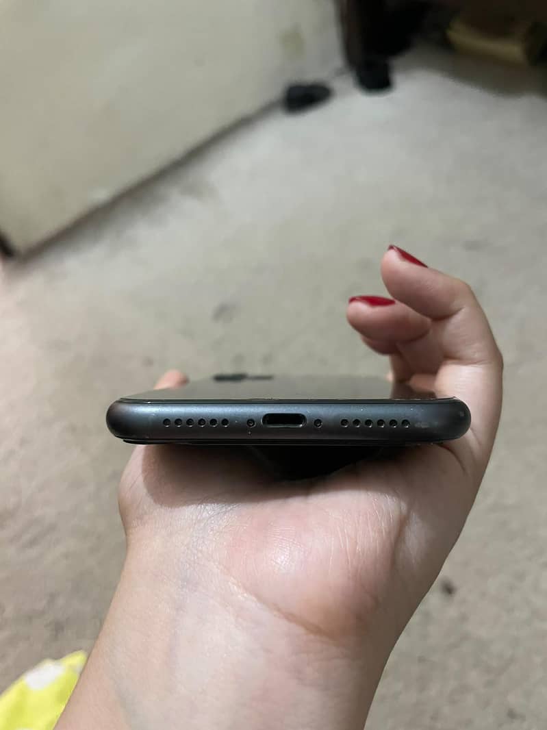 Apple iPhone 11 3