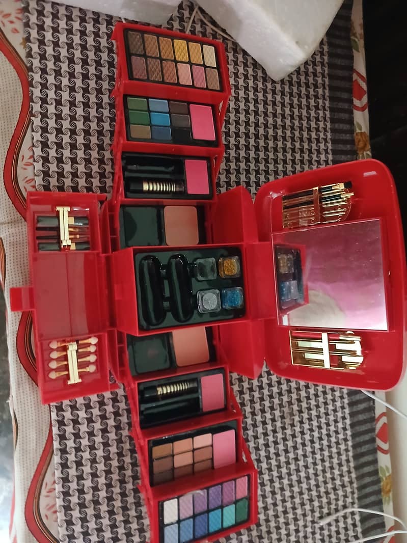 Makeup kit 4