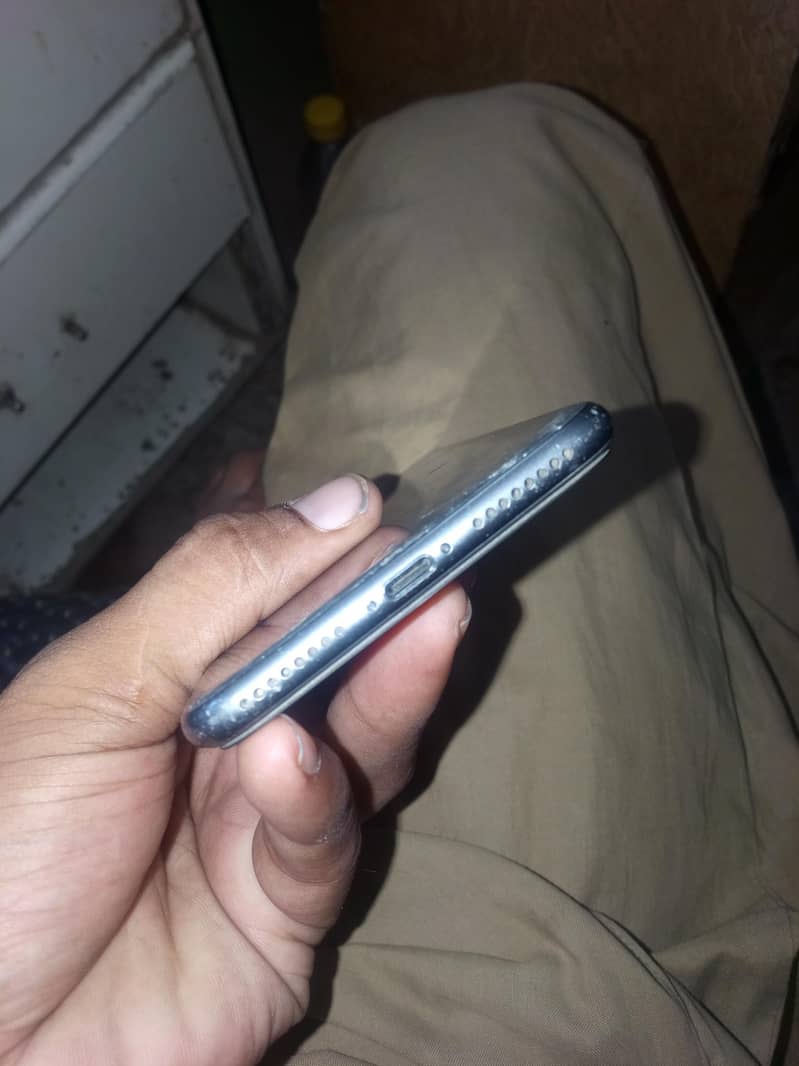 Apple iPhone 8 Plus 4